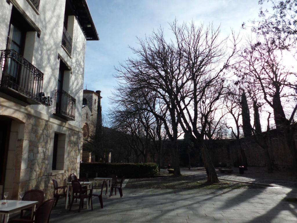 Hotel Rey Chindasvinto Covarrubias Buitenkant foto