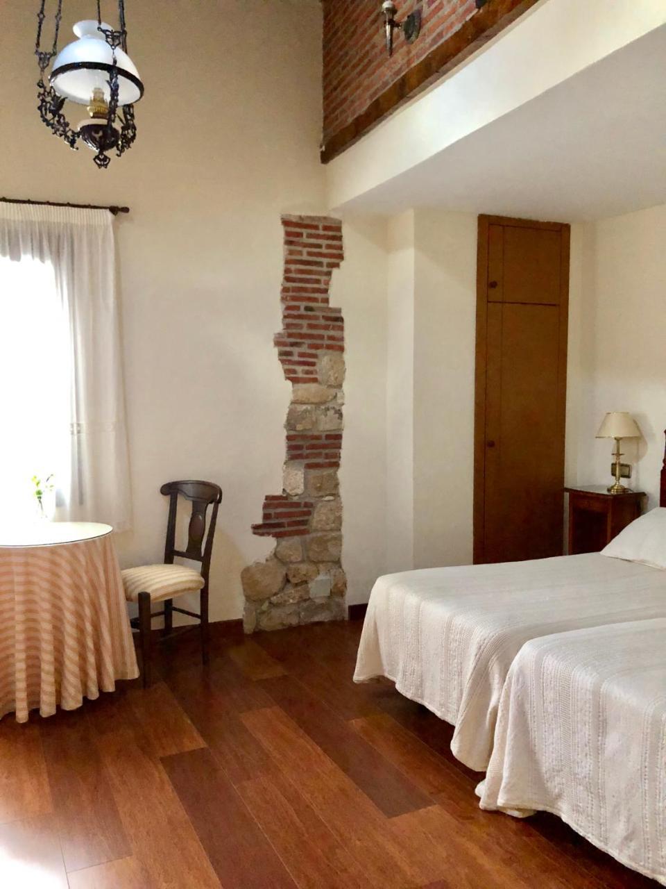 Hotel Rey Chindasvinto Covarrubias Buitenkant foto