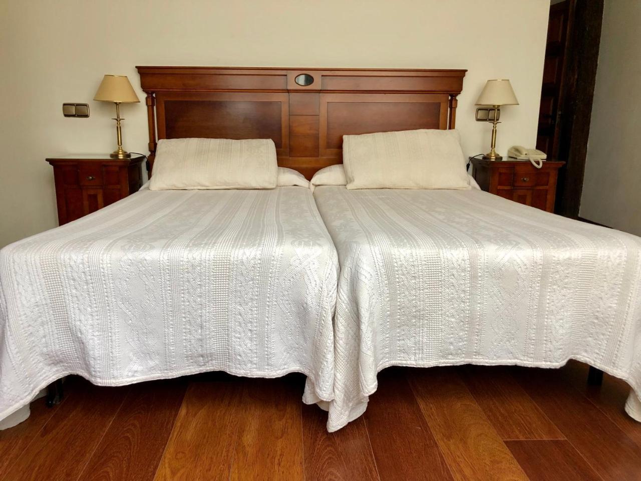 Hotel Rey Chindasvinto Covarrubias Buitenkant foto