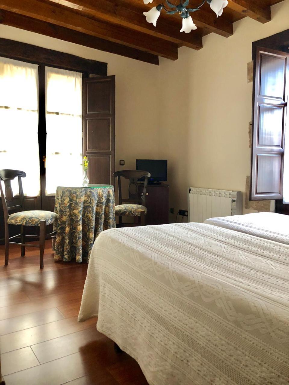 Hotel Rey Chindasvinto Covarrubias Buitenkant foto