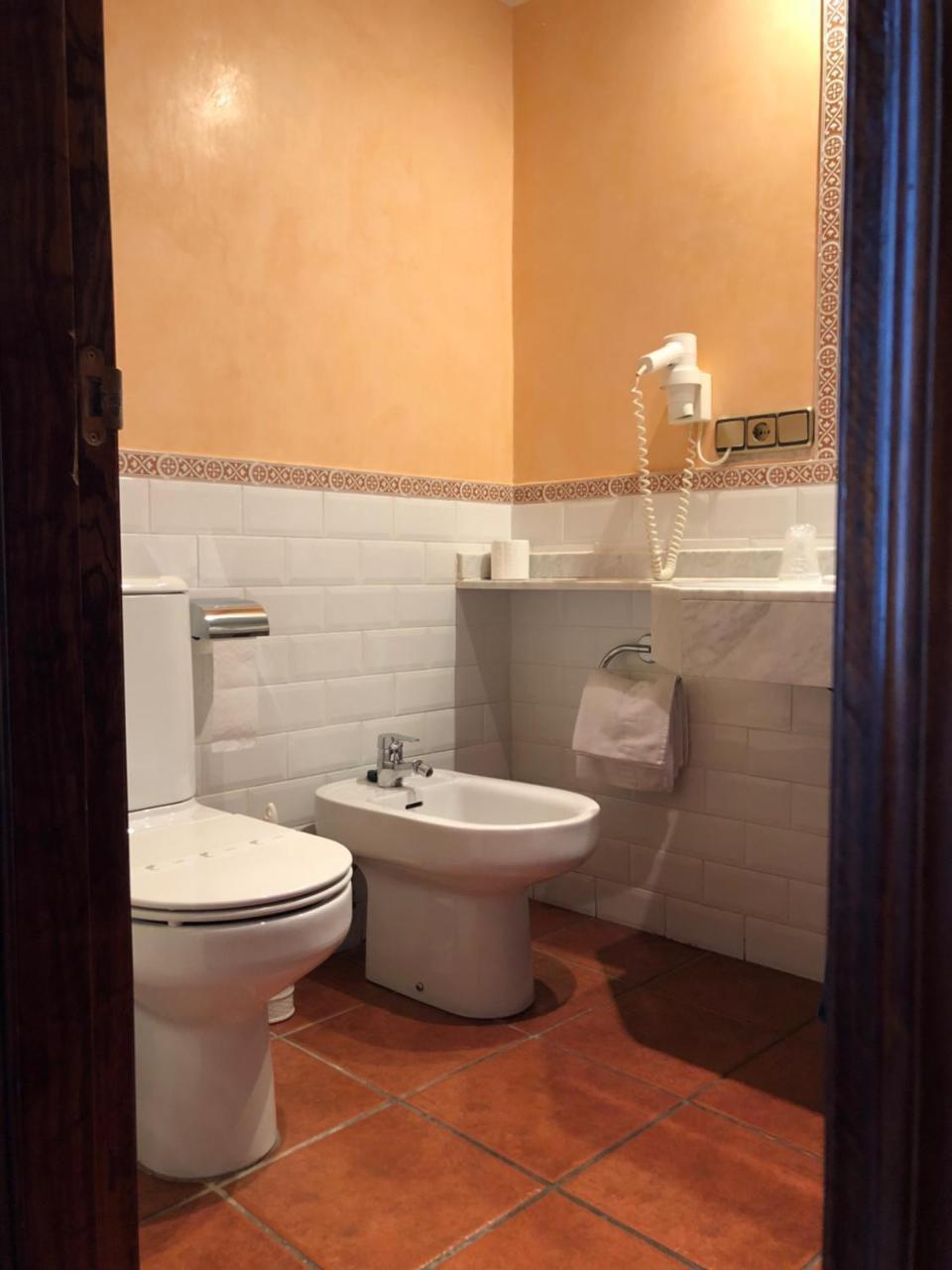 Hotel Rey Chindasvinto Covarrubias Buitenkant foto